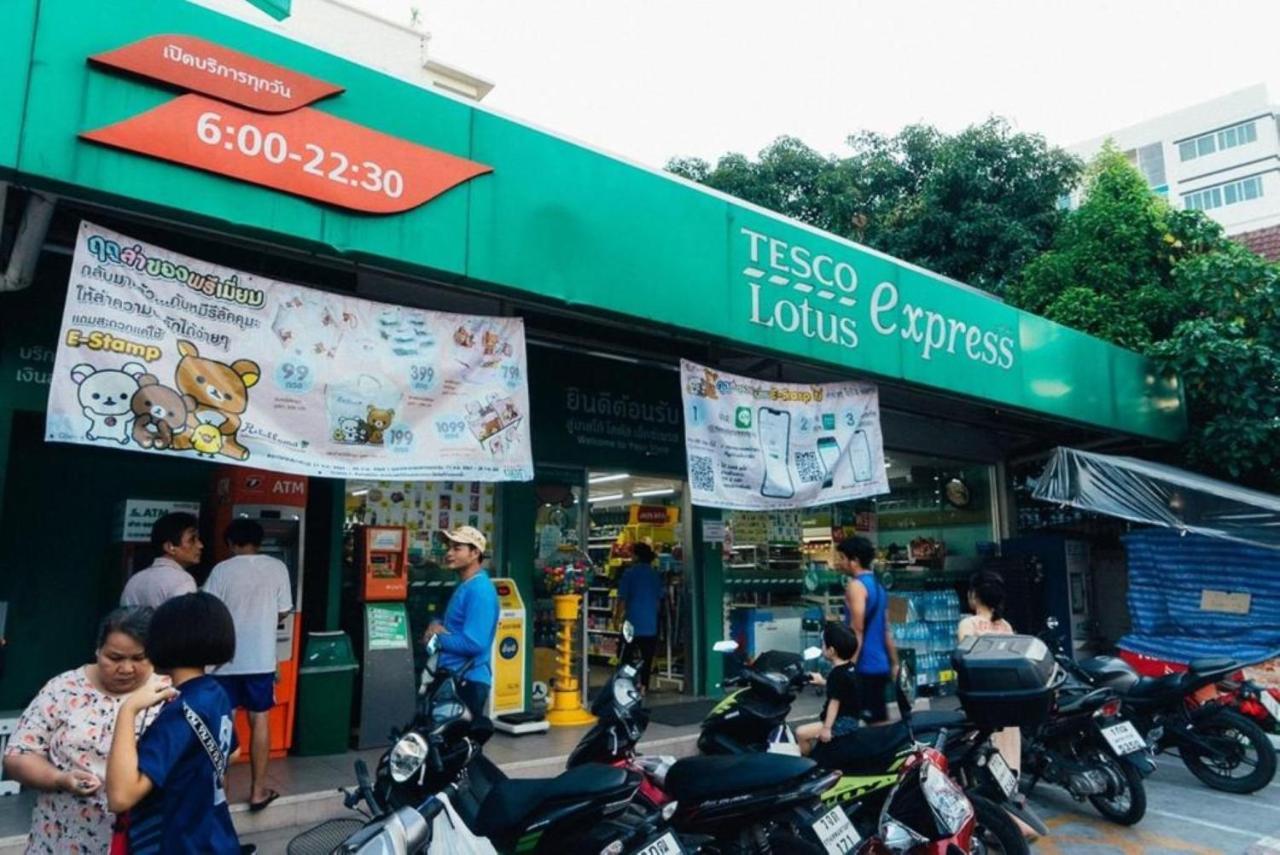 Small Space Cafe & Hostel Bangkok Esterno foto