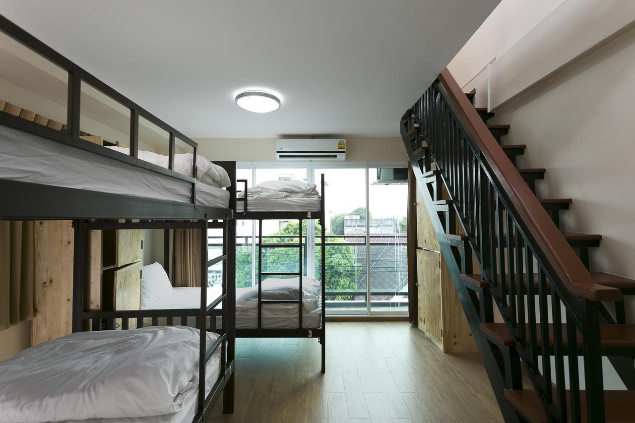 Small Space Cafe & Hostel Bangkok Esterno foto