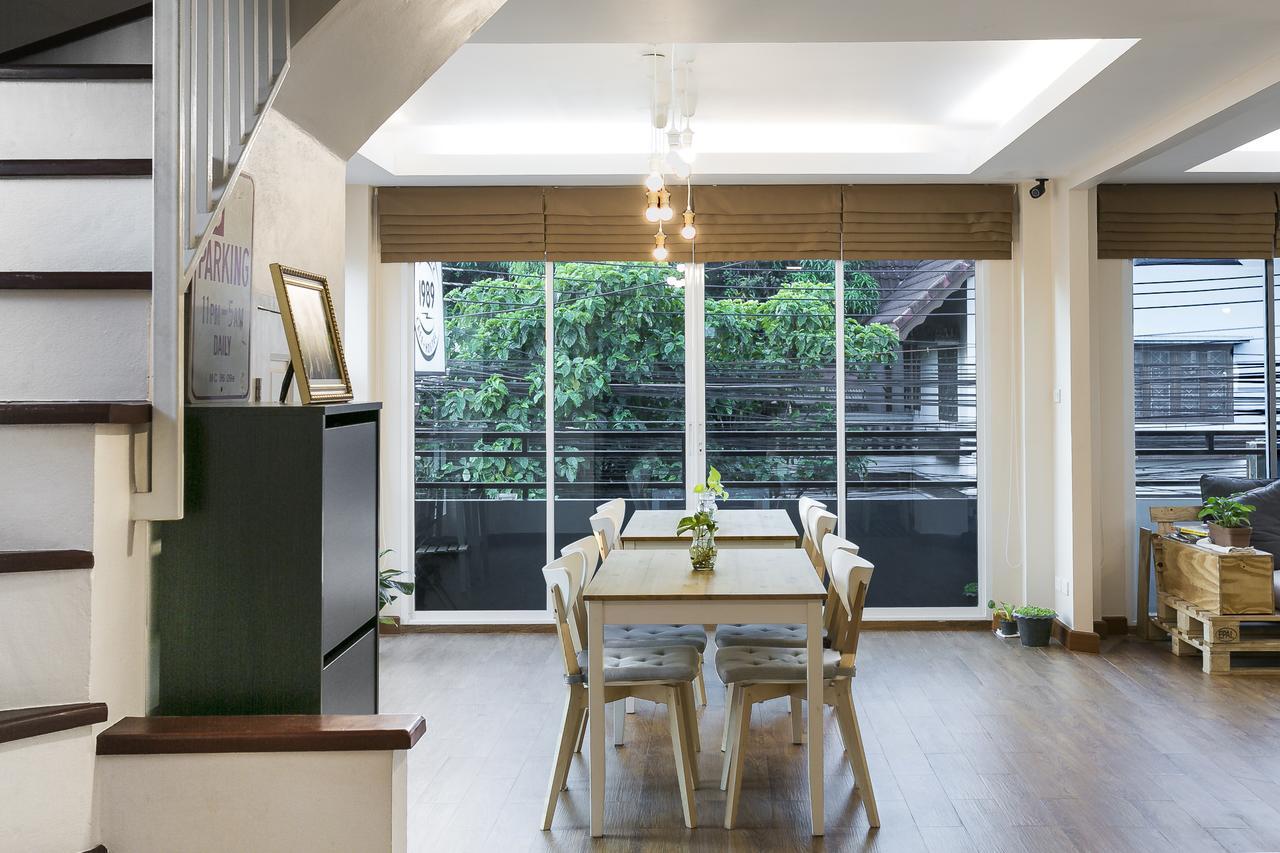 Small Space Cafe & Hostel Bangkok Esterno foto